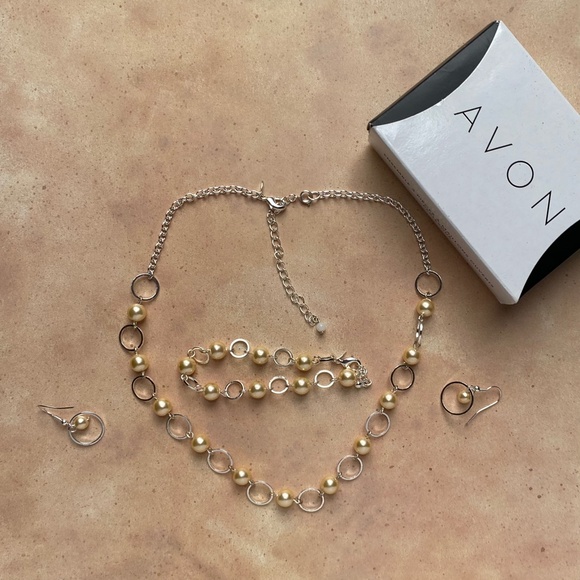 Avon Pearlesque Open Link 3-Piece Set - Picture 6 of 8